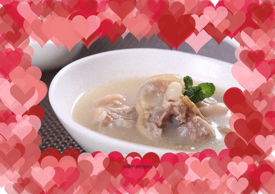 Dried razor clam and pig's trotters soup