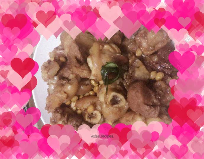 Braised pork trotters