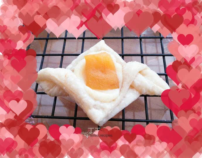 Cheese and fruit crisp