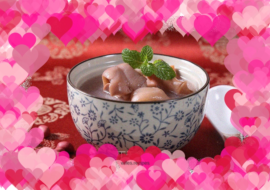 Cuttlefish and pork knuckle soup