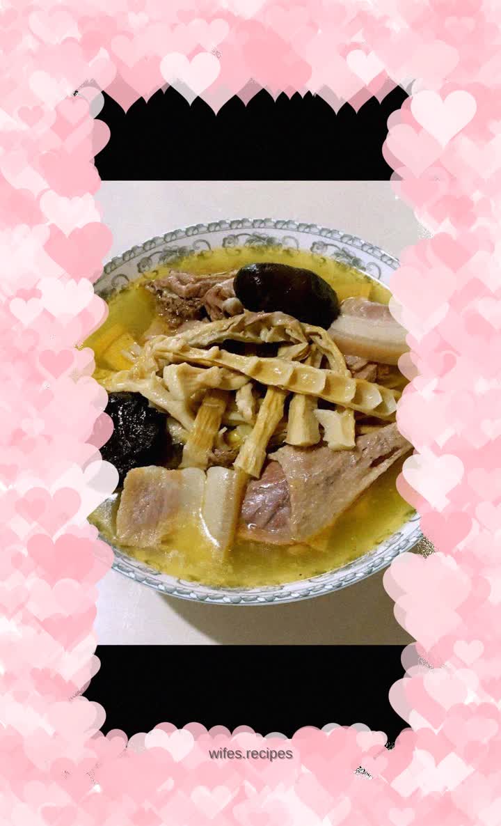 Dried bamboo shoots and duck stew