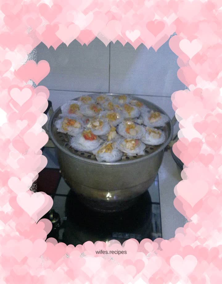 Steamed scallops with vermicelli