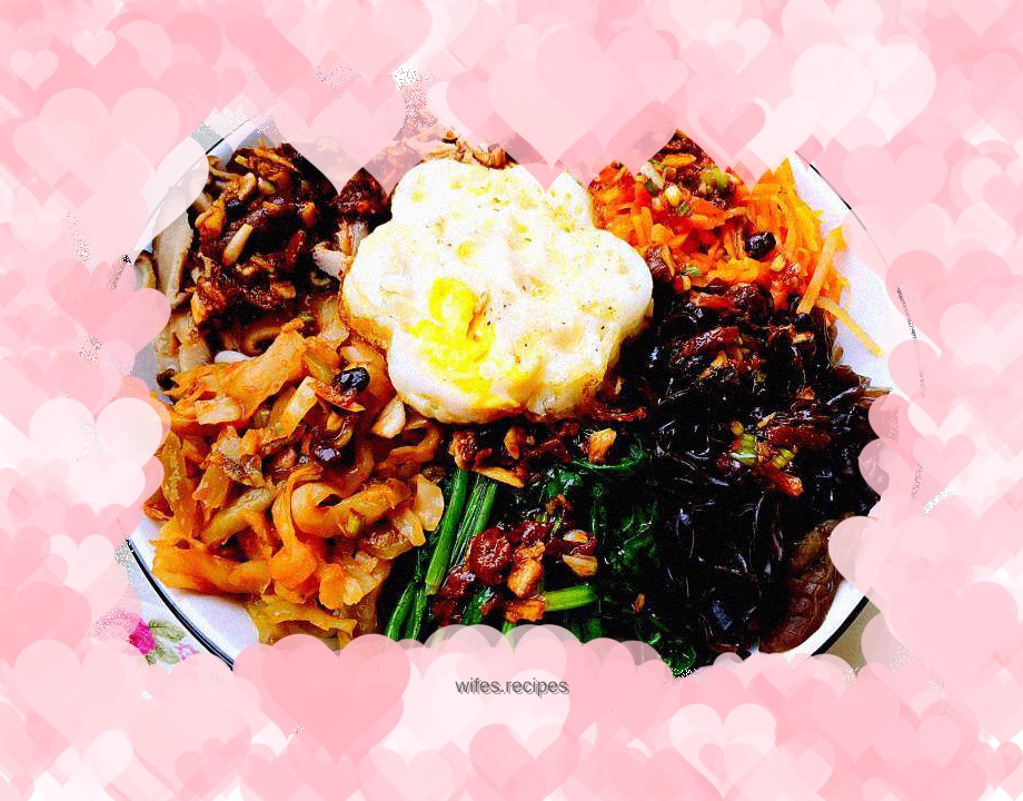 Chicken breast mixed with dried vegetables and rice noodles