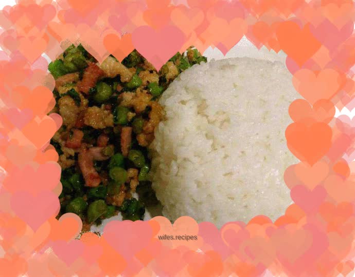 Stir-fried beans with minced pork and bacon with perilla