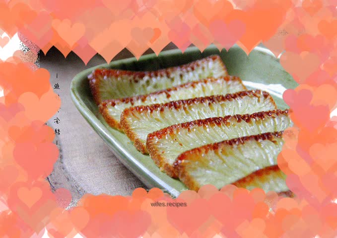 【Shark's Fin Golden Cake】: Good taste and good luck