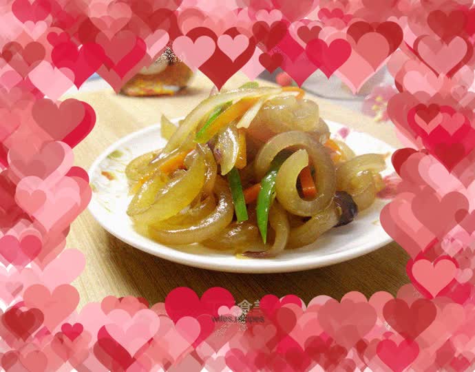 Stir-fried marinated pork rinds with onions