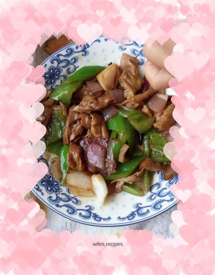 Stir-fried pork sausage with hot pepper