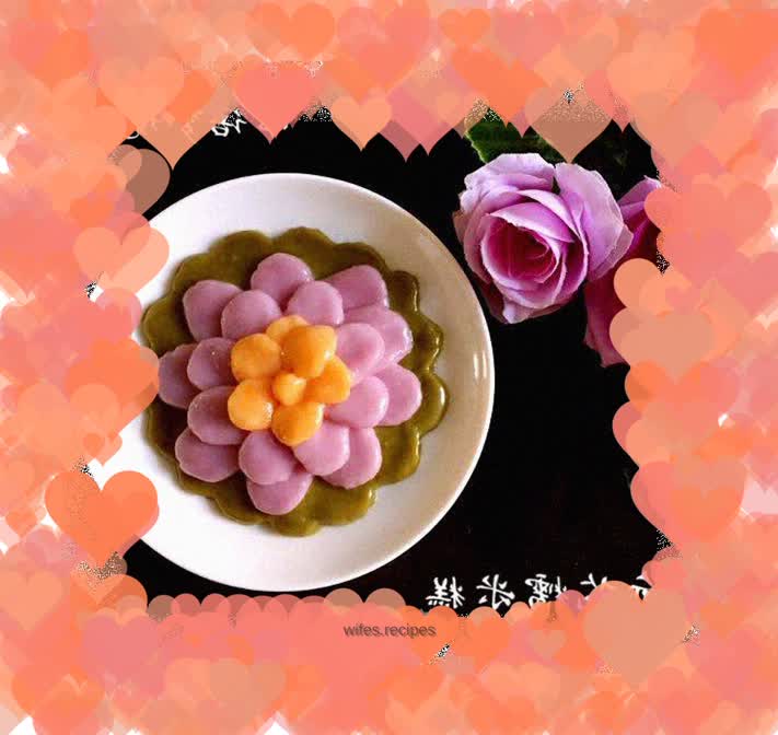 Lotus glutinous rice cake