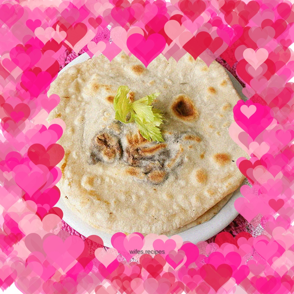 Sauce meat and egg stuffed pancake