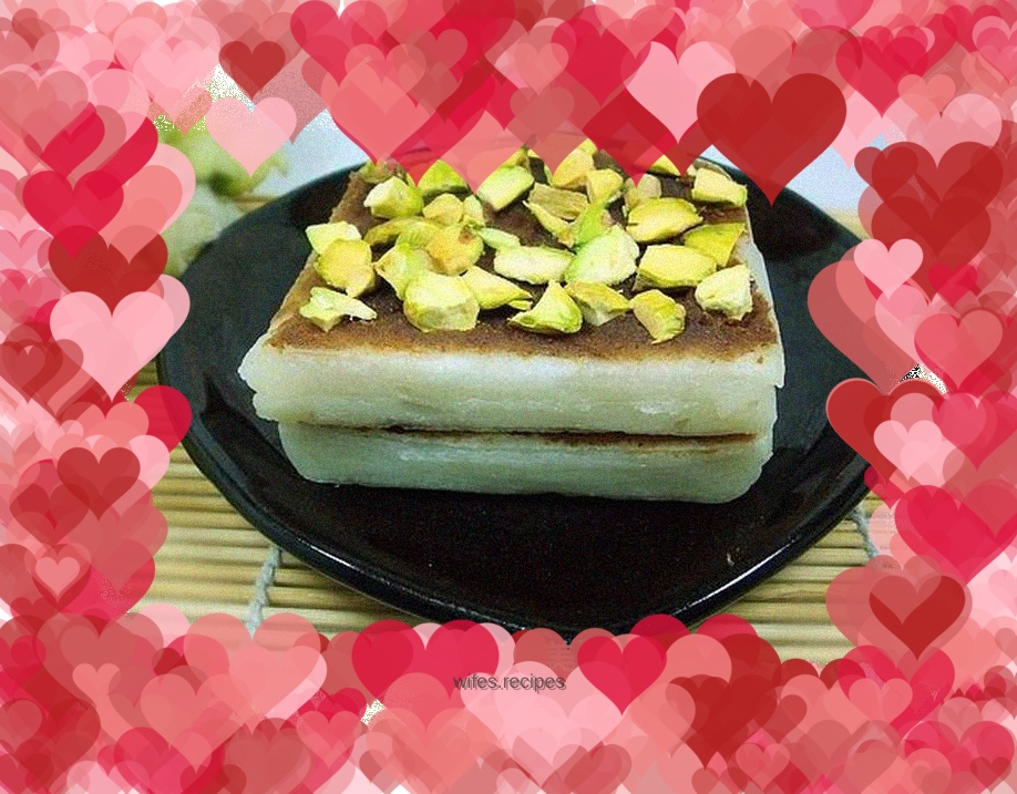 A simple snack - pistachio bean paste rice cake