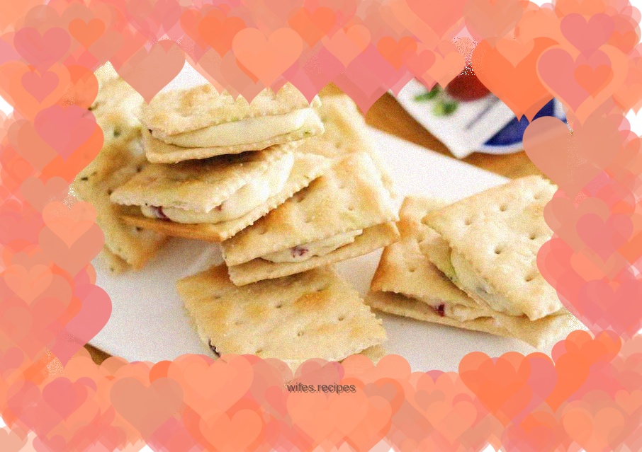 Nougat filled soda crackers