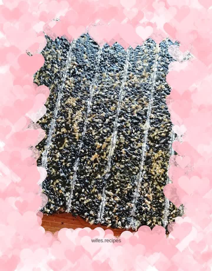 Black and white sesame candy