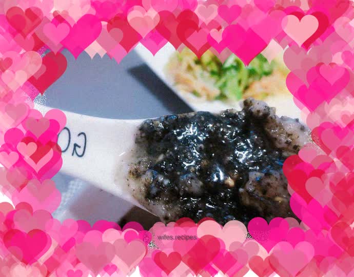 Black sesame and peanut glutinous rice balls