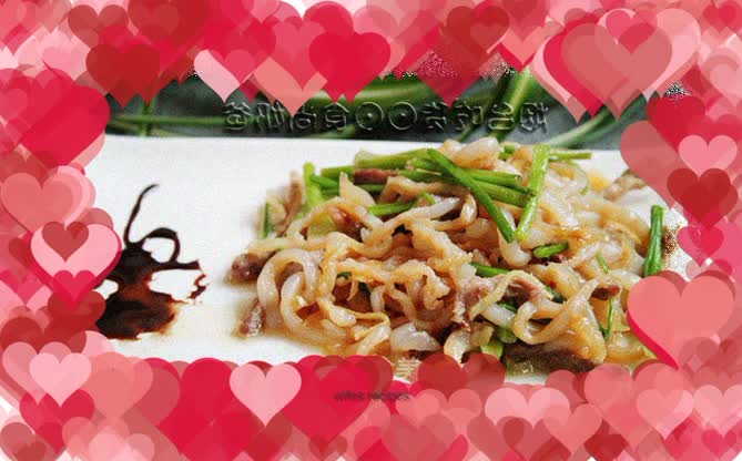 Shredded pork stewed skin: a tender, chewy, crisp and refreshing seafood dish