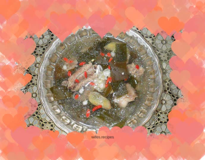 Excellent calcium supplement—pork ribs and kelp soup