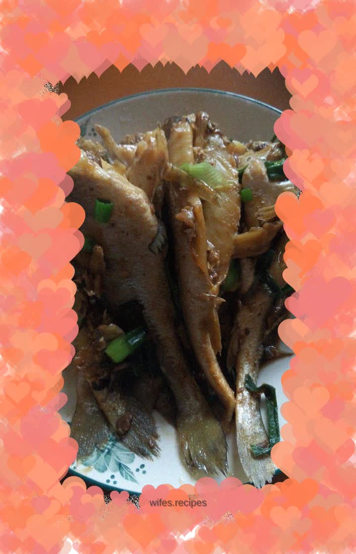 Braised yellow croaker in soy sauce