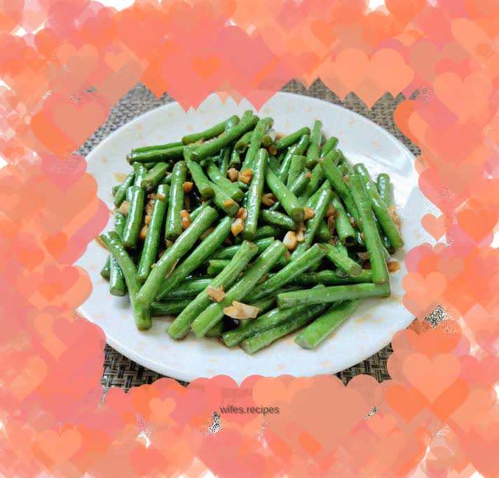 Fried beans with garlic
