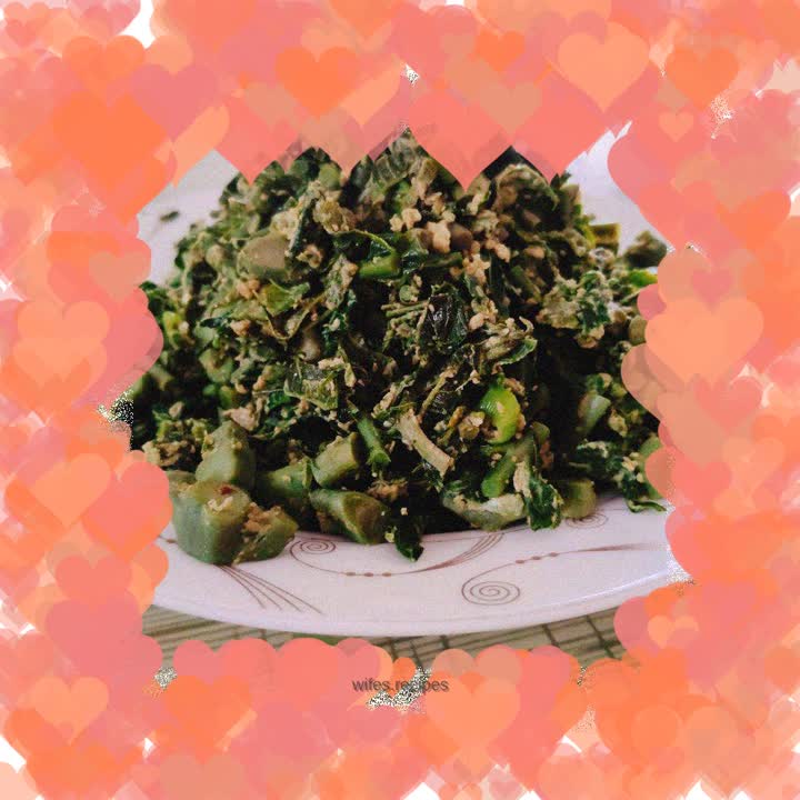 Scrambled eggs with Chinese toon sprouts