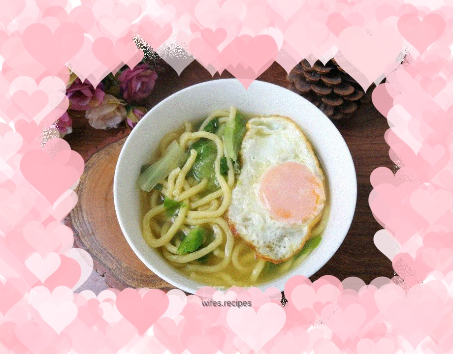 Lettuce and egg noodles