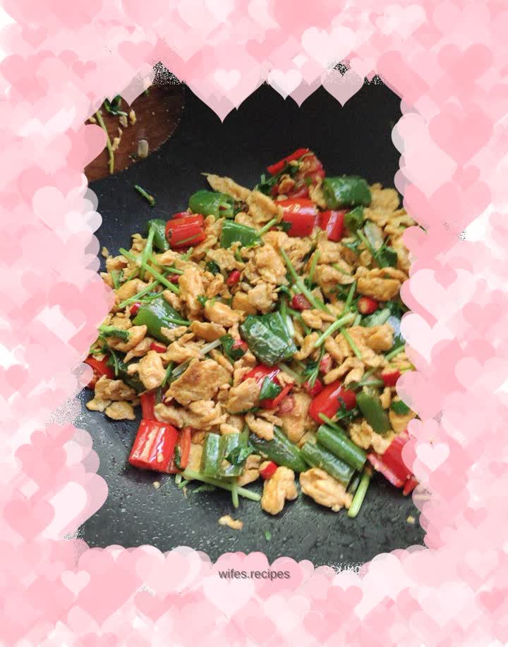 Scrambled eggs with tiger skin pepper