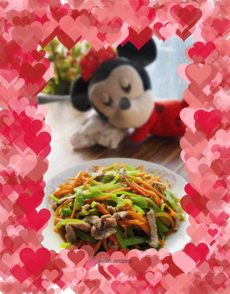 Stir-fried beef with carrots and peppers