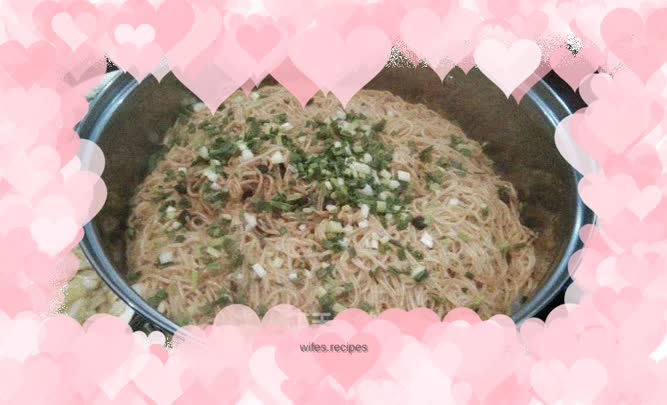 Dried steamed rice noodles