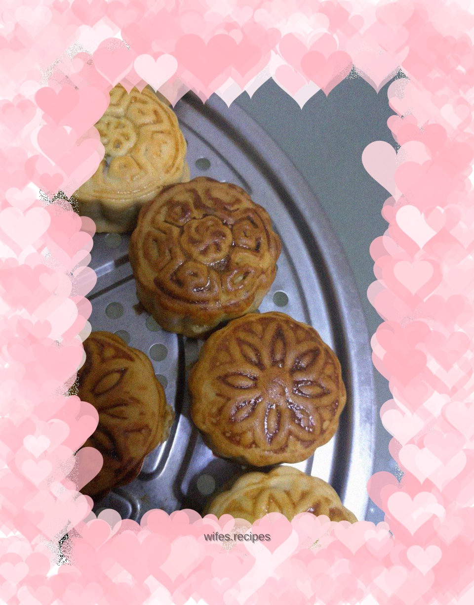 Cantonese style mooncakes