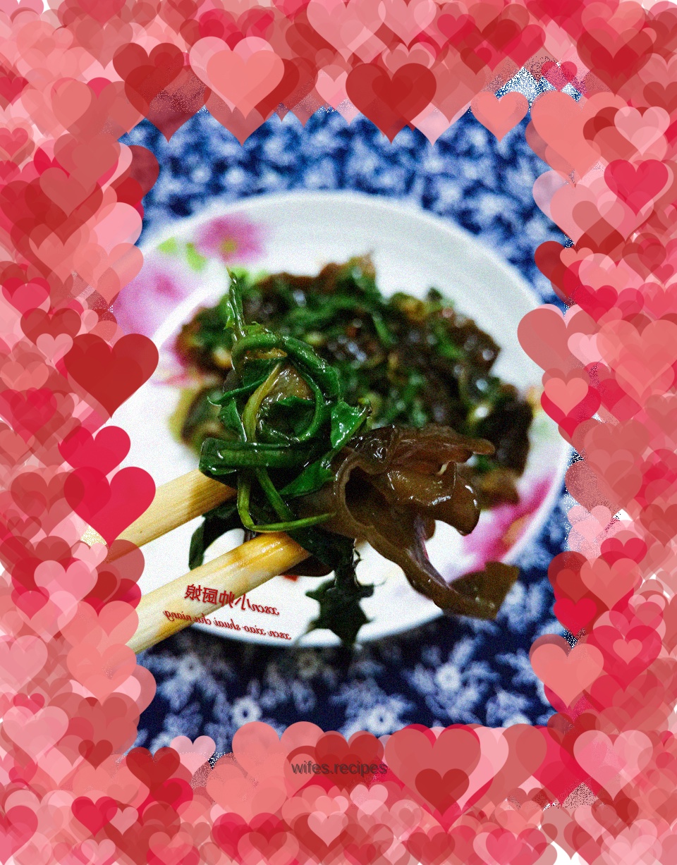 Dandelion mixed with fungus