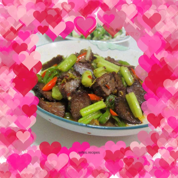Stir-fried cured beef with celery and green pepper shreds