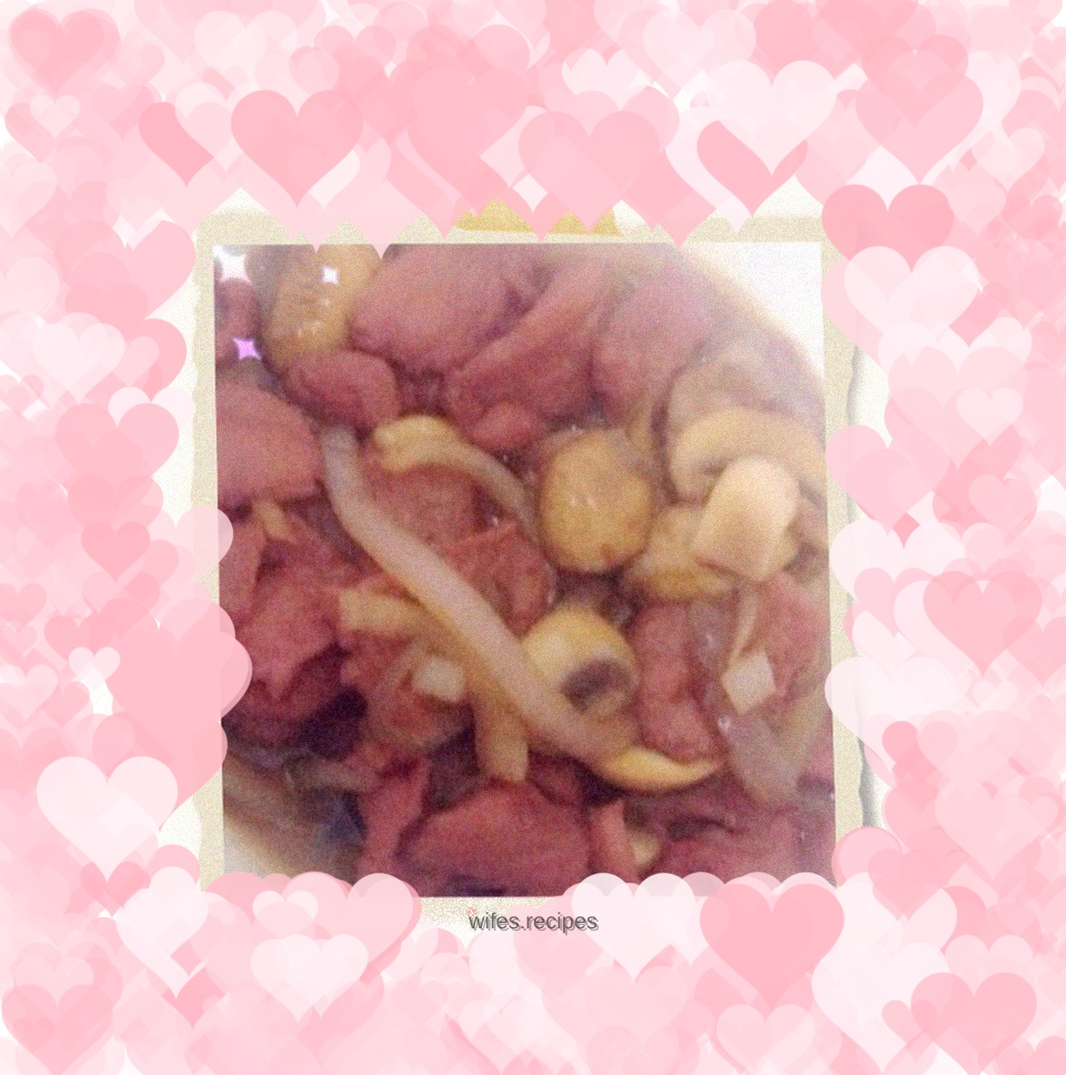 Stir-fried beef tenderloin with onions and mushrooms