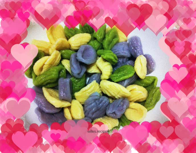 Colored shell noodles