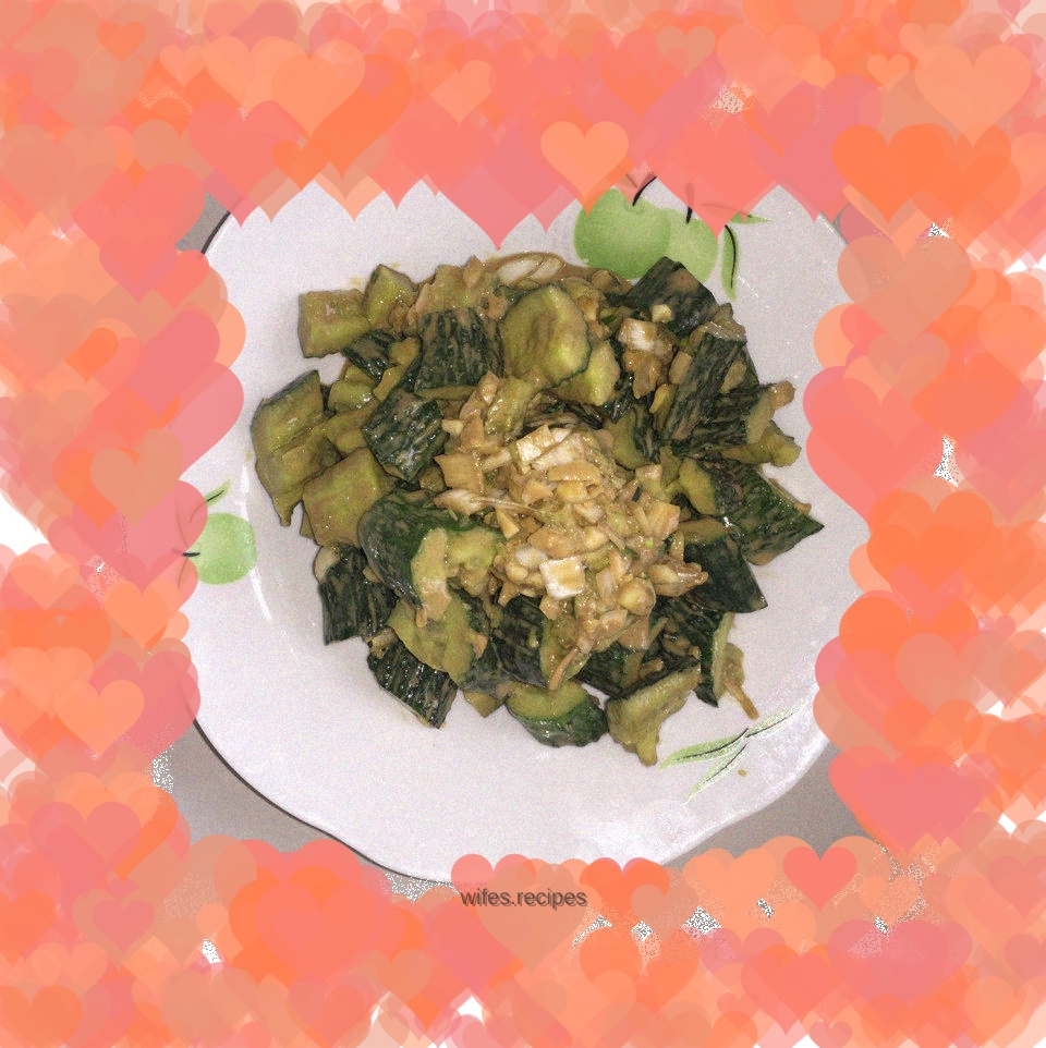 Cucumber with sesame sauce and garlic flavor