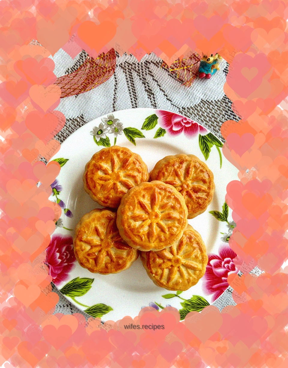 Cantonese style walnut bean paste mooncake