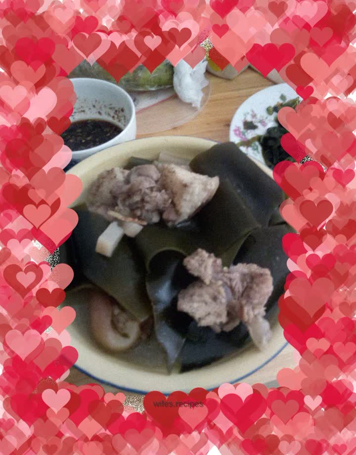 Braised pork trotters with kelp
