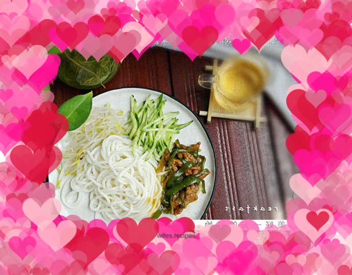 Braised noodles with green pepper and shredded pork