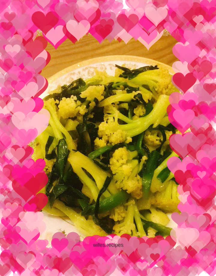 Stir-fried cauliflower and leeks