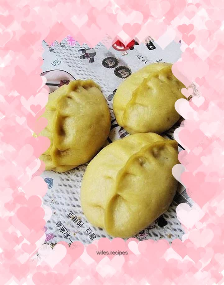 Pork buns stuffed with fennel