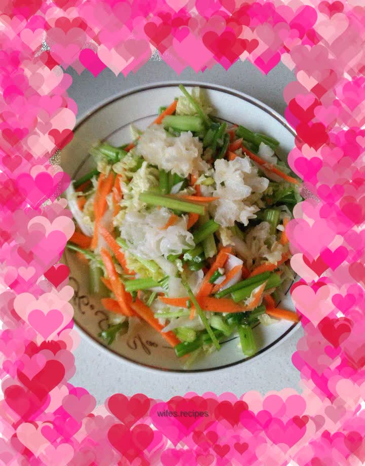 Refreshing celery mixed with vegetables