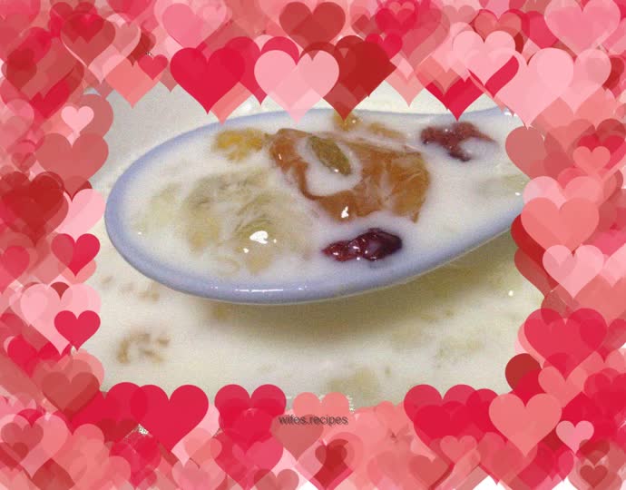 Creamy Cranberry Tremella Peach Gum Soup