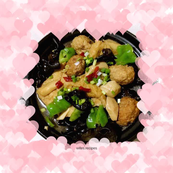 Tofu dumplings in clay pot