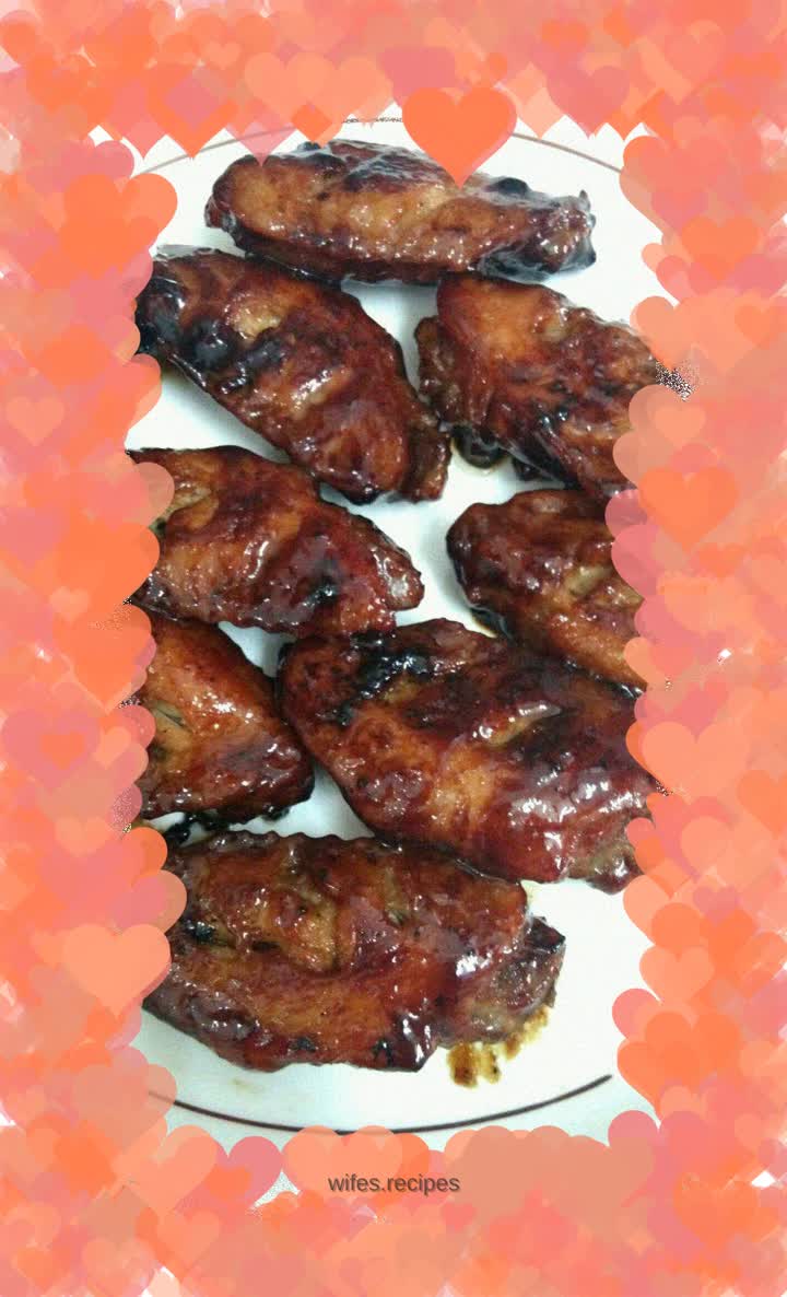 Pan-fried wings with barbecued pork sauce