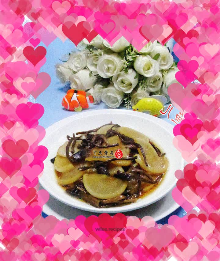 Stir-fried radish with tea tree mushrooms