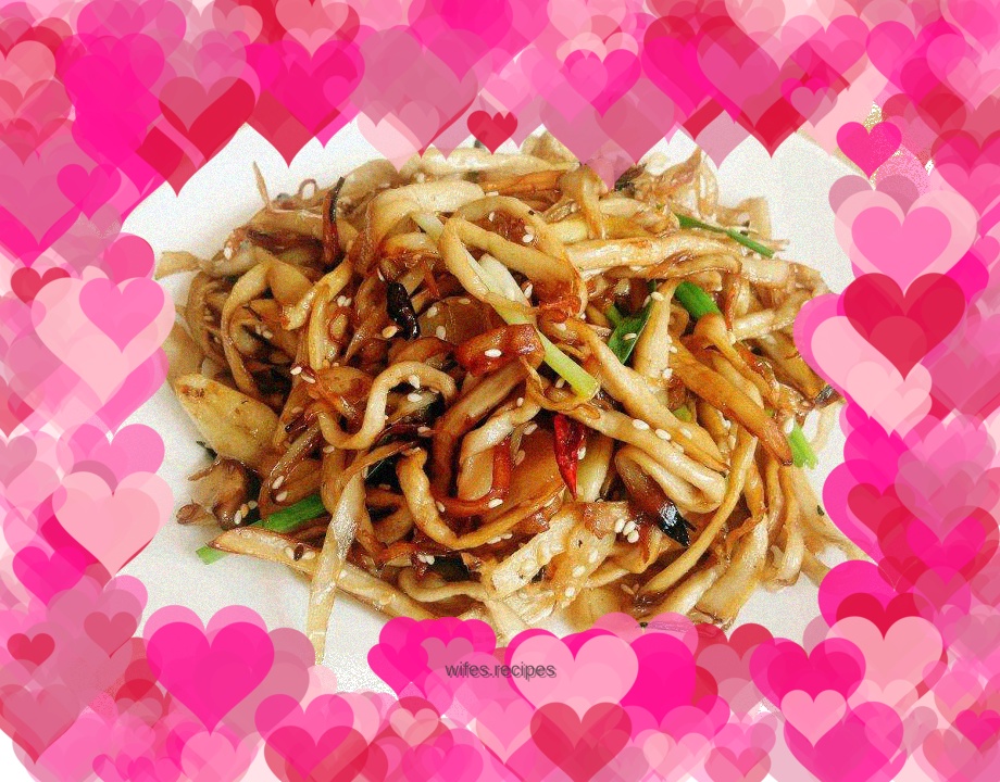 Stir-fried shredded king oyster mushrooms