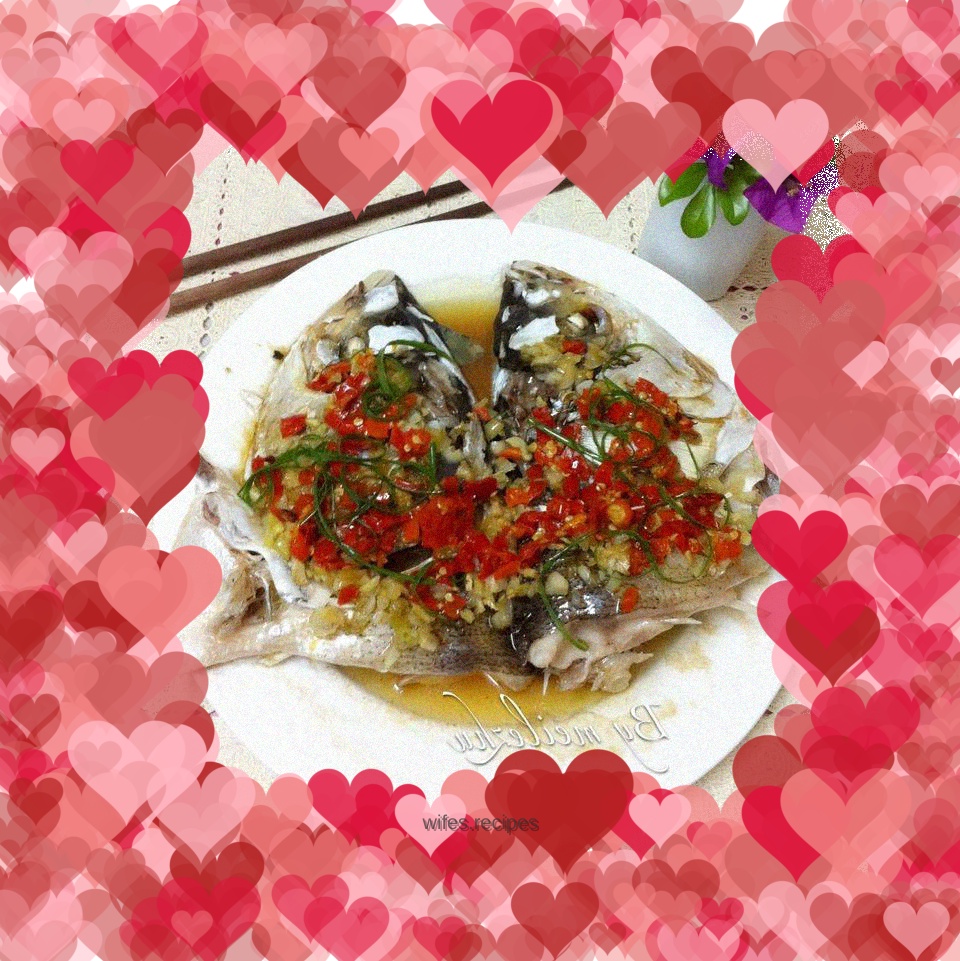 Steamed fish head with chopped pepper