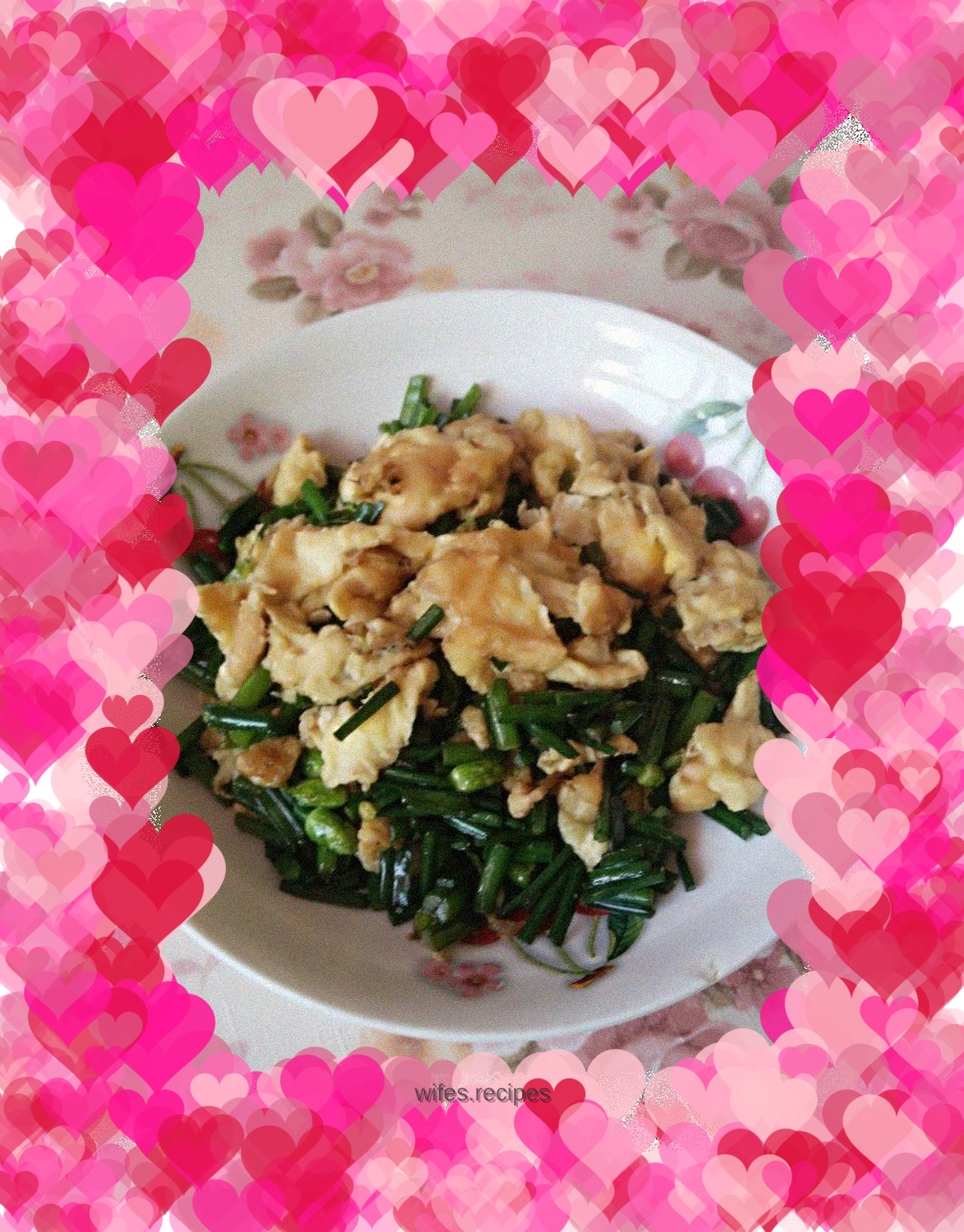 Fried eggs with chives