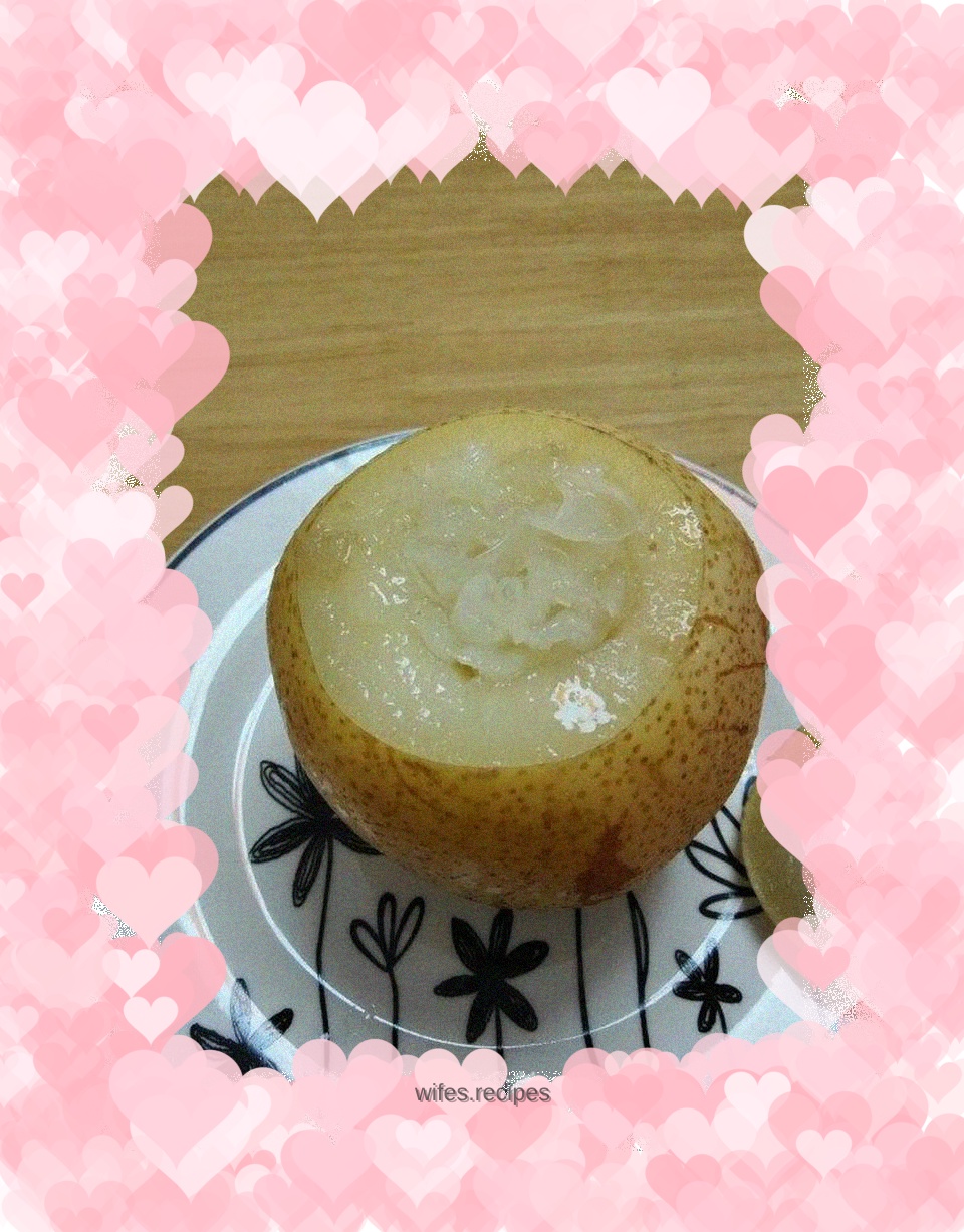 Steamed pear with rock sugar and white fungus