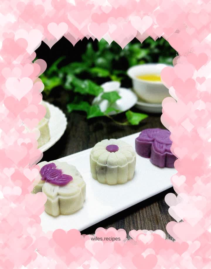 Snowskin bean paste mooncake