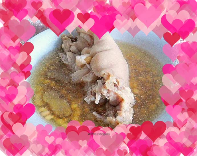 Soybean and pig trotters stew