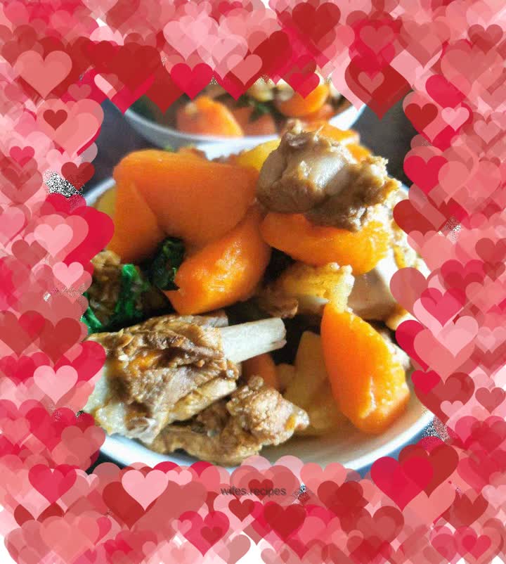 Braised pork bones with carrots and potatoes