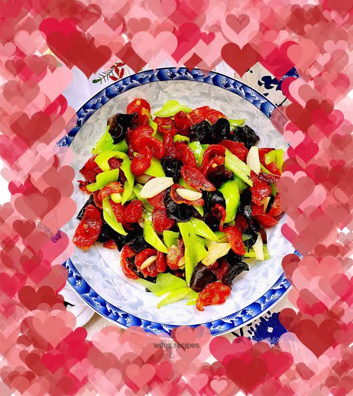 Stir-fried sausage with pepper and fungus